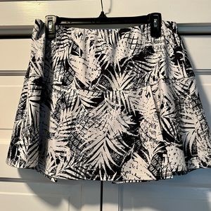 TAIL  Black and White Frond print tennis skirt size L